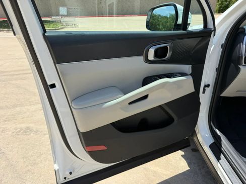 Used 2023 Kia Sorento EX FWD image 9