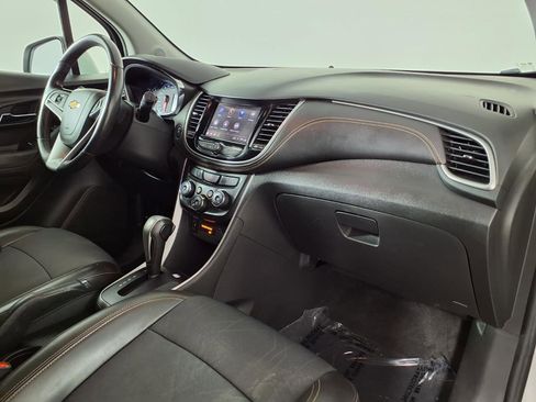 Used 2020 Chevrolet Trax LT w/ LT Convenience Package image 7