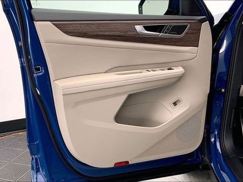 Used 2025 Volkswagen Atlas SEL Premium R-Line image 23