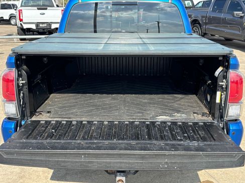 Used 2017 Toyota Tacoma Limited image 26