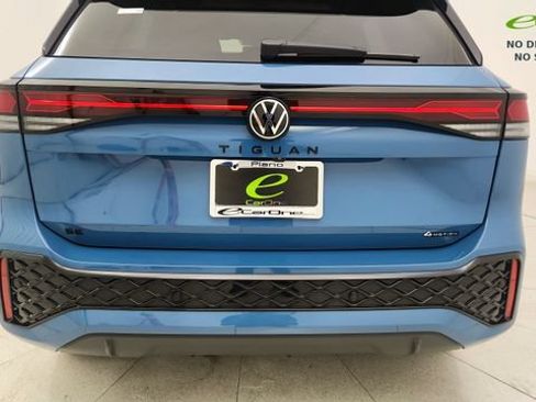 Used 2025 Volkswagen Tiguan SE R-Line AWD/4WD image 12