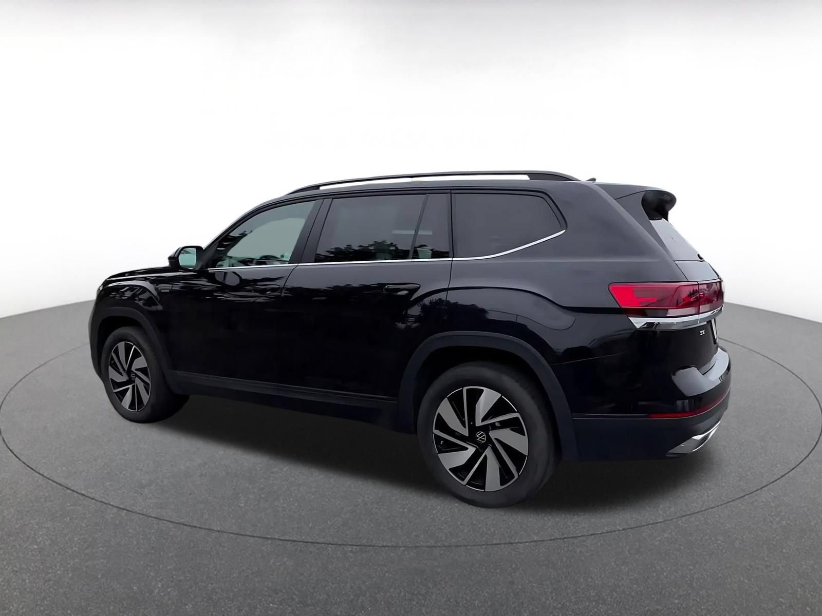 Used 2026 Volkswagen Atlas SE FWD image 9