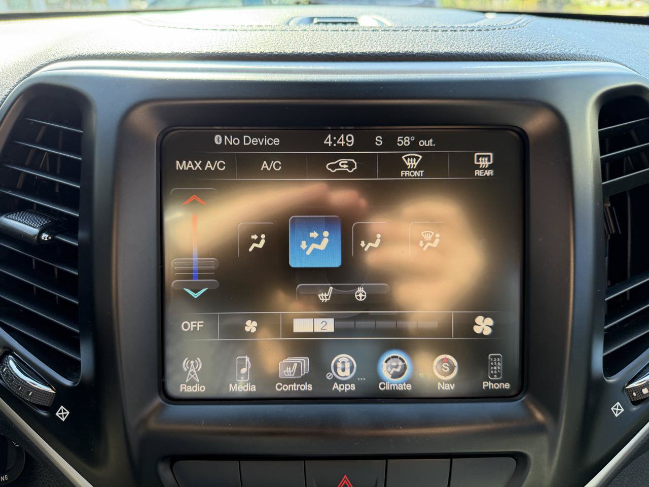 Used 2014 Jeep Cherokee Latitude w/ Cold Weather Group AWD/4WD image 37