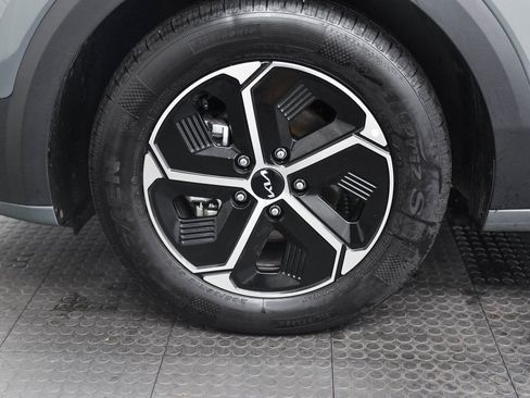 Used 2023 Kia Niro EX w/ EX Cold Weather Package image 10