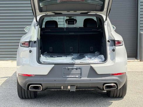 Certified 2026 Porsche Cayenne AWD/4WD image 18