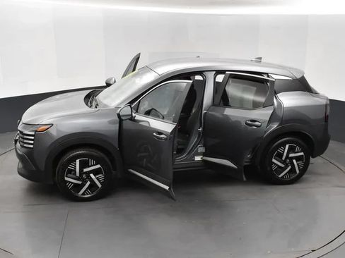 Used 2025 Nissan Kicks SV FWD image 7