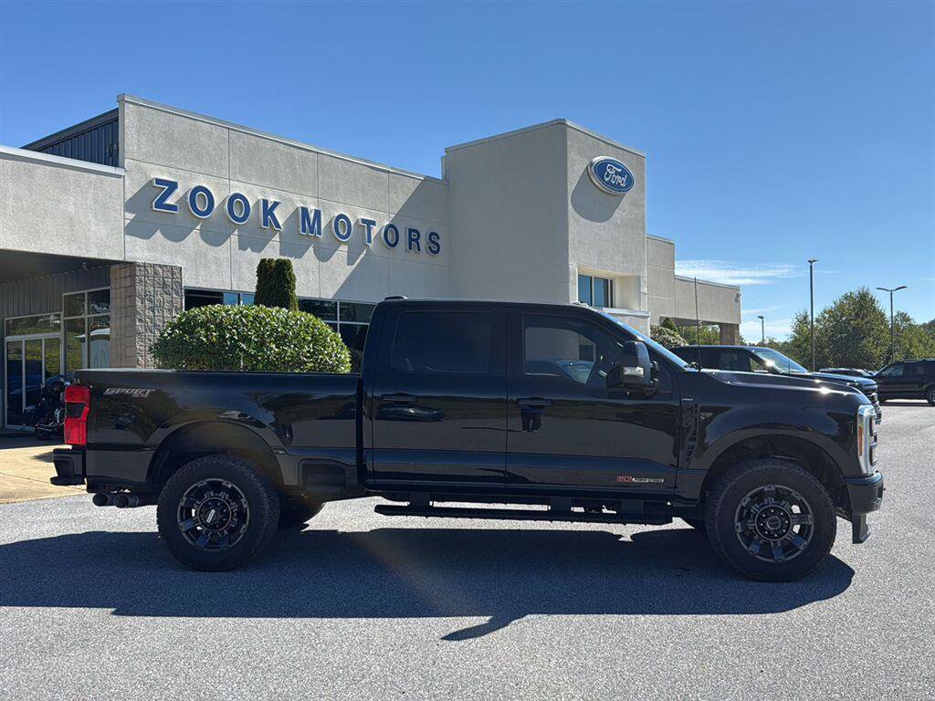 Used 2023 Ford F350 Lariat w/ Sport Appearance Package AWD/4WD image 4