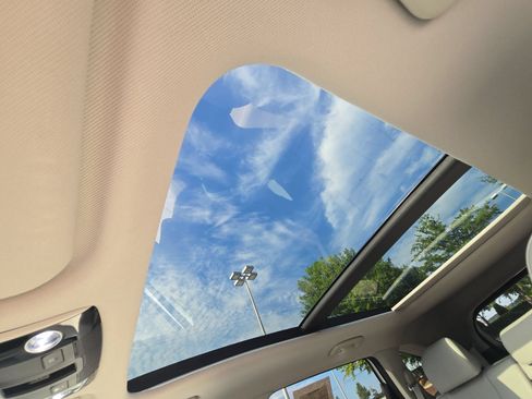 Used 2025 Kia Sorento S w/ Panoramic Sunroof Package FWD image 30