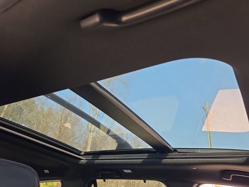 Used 2023 Honda Pilot TrailSport image 22