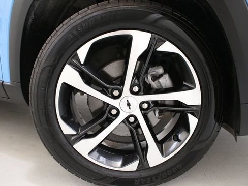 Certified 2024 Chevrolet Trax RS FWD image 30