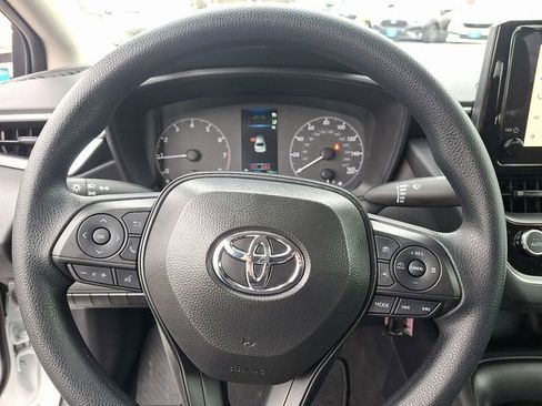 Used 2025 Toyota Corolla LE image 18