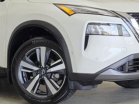 Used 2023 Nissan Rogue SL w/ SL Premium Package image 3