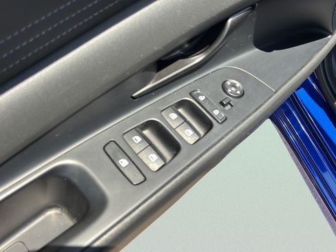 Certified 2025 Hyundai Elantra Sport FWD image 11