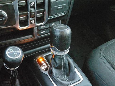 Used 2023 Jeep Gladiator Overland w/ LED Lighting Group image 14