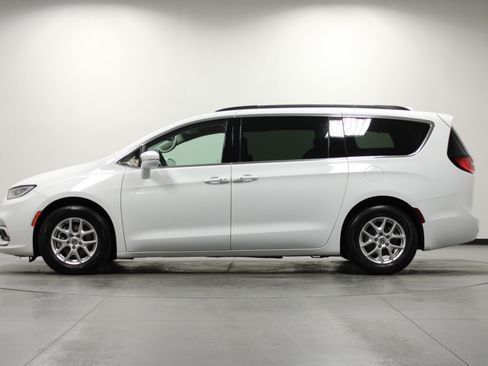 Used 2022 Chrysler Pacifica Touring-L FWD image 7