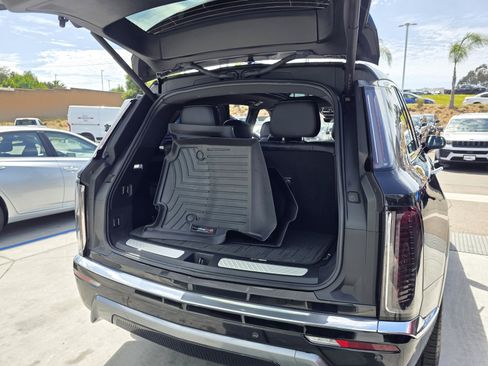 Used 2026 Cadillac Vistiq Luxury w/ LPO, Premium Carpet Package AWD/4WD image 17