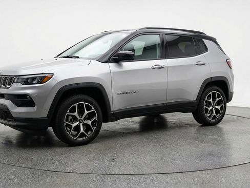 Used 2025 Jeep Compass Limited AWD/4WD image 3