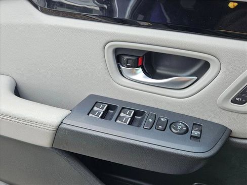 Used 2025 Honda Pilot EX-L image 7