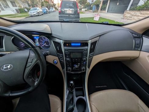 Used 2012 Hyundai Sonata Hybrid w/ Leather Pkg image 16