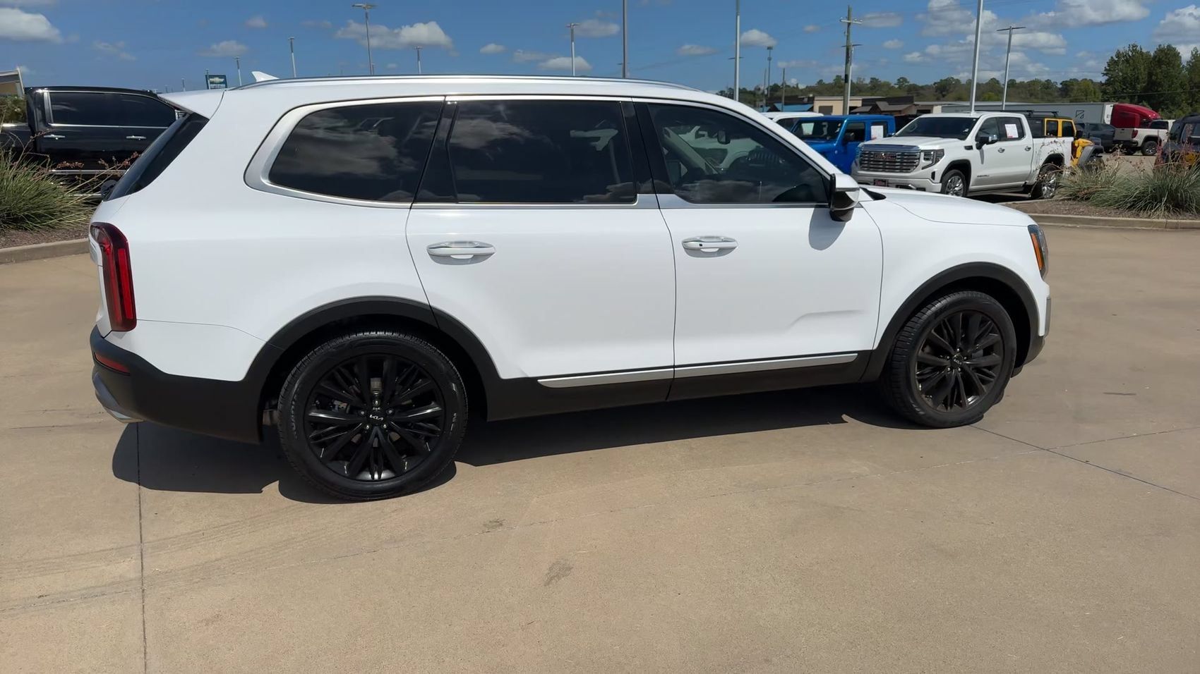 Used 2022 Kia Telluride SX w/ Towing Package FWD image 9