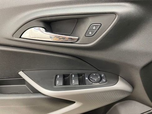 Used 2024 Chevrolet Trax LS w/ LS Convenience Package FWD image 11