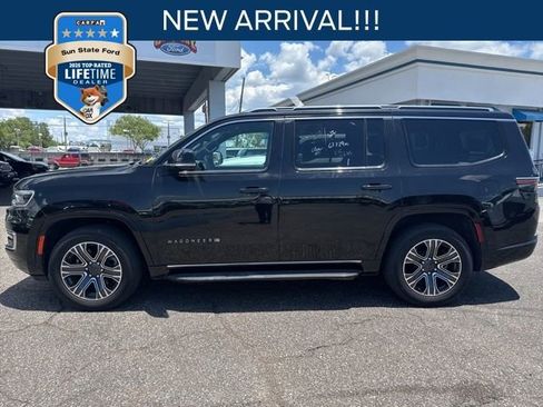 Used 2024 Jeep Wagoneer Series II w/ Flexible Seating Group RWD image 1
