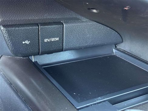 Used 2023 Toyota Camry SE image 8