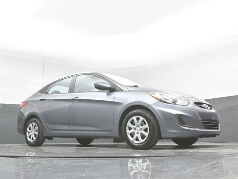 Used 2014 Hyundai Accent GLS image 30