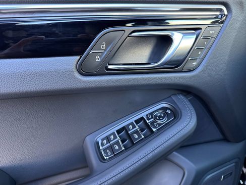 Certified 2026 Porsche Macan AWD/4WD image 12