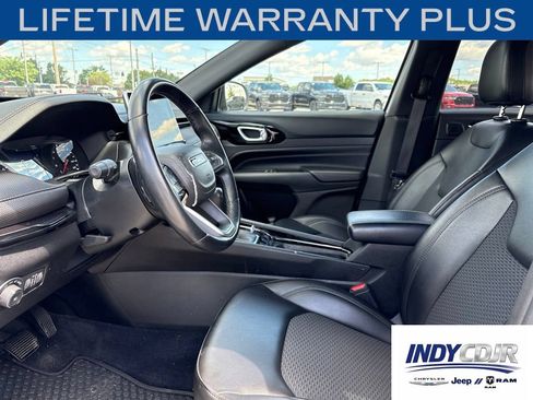 Used 2022 Jeep Compass Latitude w/ Sun and Sound Group AWD/4WD image 7