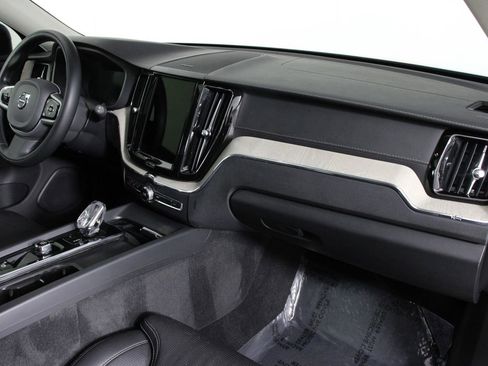 Used 2022 Volvo XC60 B5 Inscription w/ Climate Package image 22