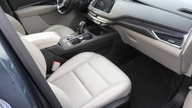 Used 2019 Cadillac XT4 Luxury w/ Cold Weather Package FWD image 34