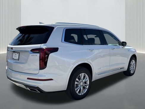 New 2025 Cadillac XT6 Luxury image 4