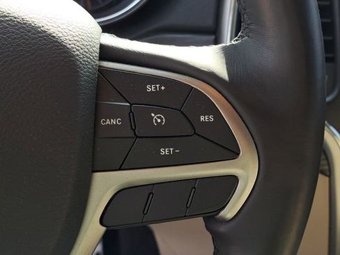 Used 2019 Jeep Grand Cherokee Laredo image 11