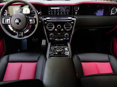 New 2026 Rolls-Royce Cullinan AWD/4WD image 4
