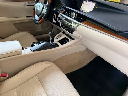 Used 2015 Lexus ES 300h w/ Navigation System Package FWD image 16