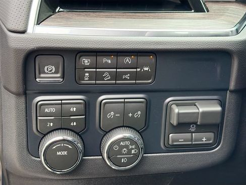 New 2026 Chevrolet Tahoe Premier w/ Sun And Tow Package AWD/4WD image 11