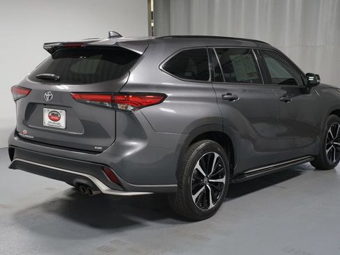 Used 2022 Toyota Highlander XSE FWD image 8