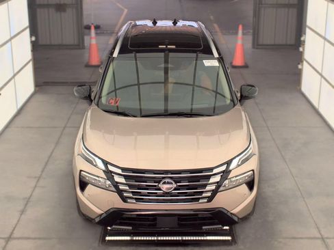 Certified 2025 Nissan Rogue Platinum w/ Tech Package AWD/4WD image 3