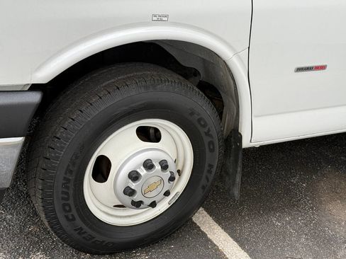 Used 2014 Chevrolet Express 3500 w/ Shuttle Bus Package image 10