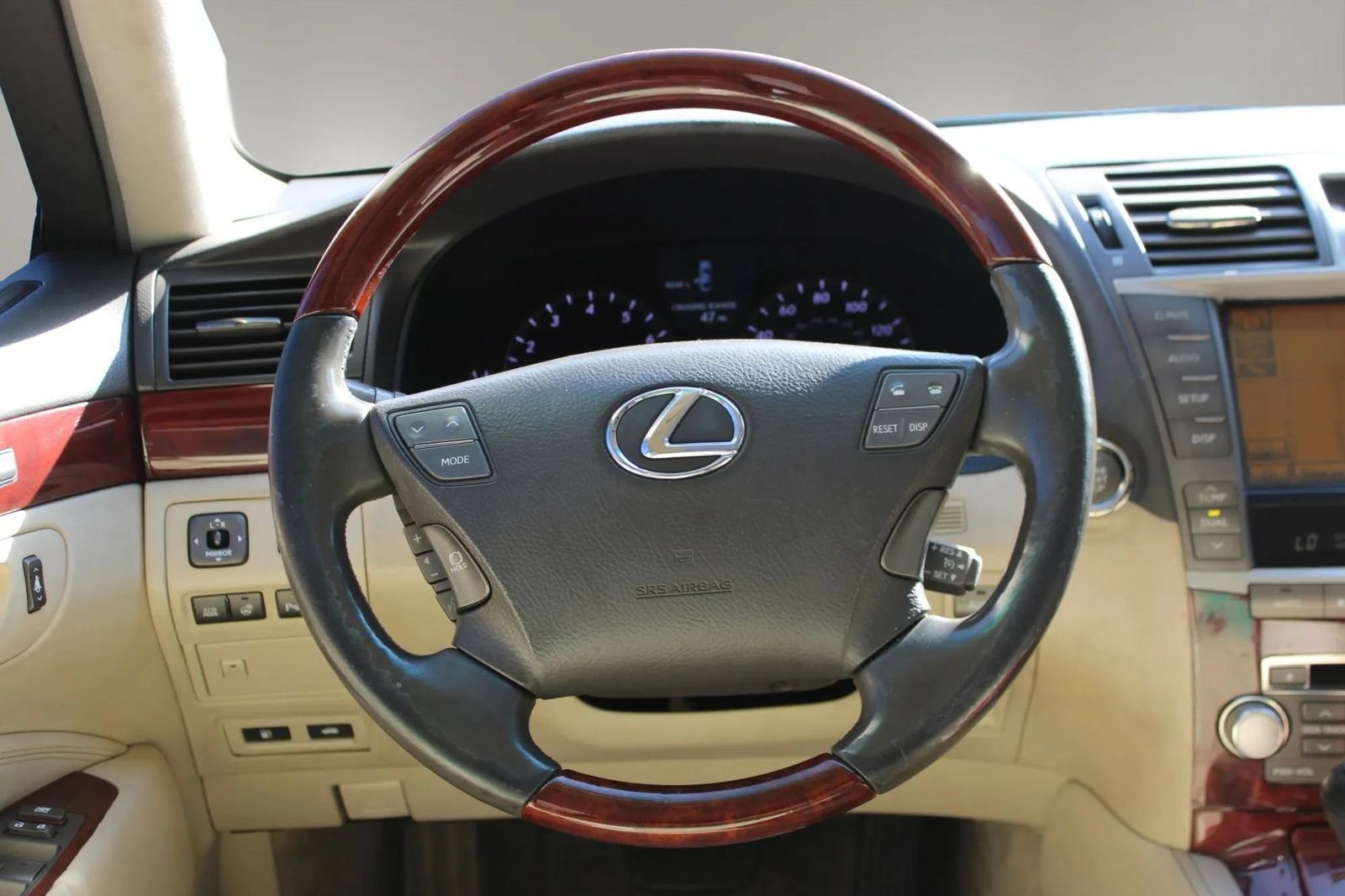 Used 2010 Lexus LS 460 RWD image 21