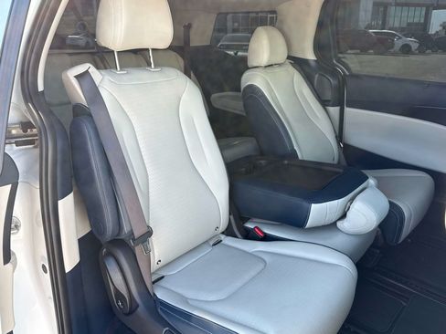 Used 2025 Kia Carnival SX Prestige FWD image 16