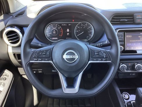 Used 2023 Nissan Versa SV image 17