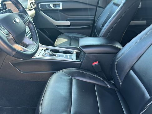 Used 2021 Ford Explorer XLT w/ Equipment Group 202A image 13