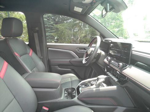 Used 2023 Chevrolet Colorado Z71 w/ Z71 Convenience Package 2 AWD/4WD image 16