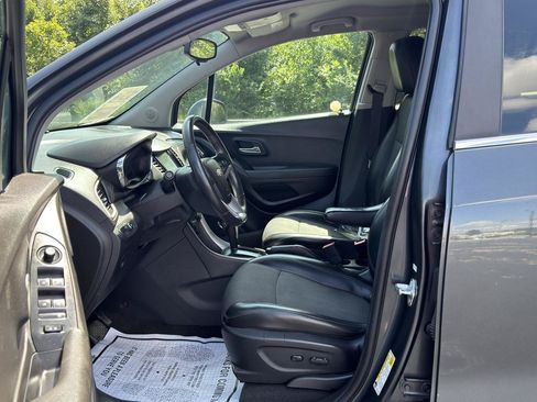 Used 2017 Chevrolet Trax LT w/ Driver Confidence Package AWD/4WD image 16