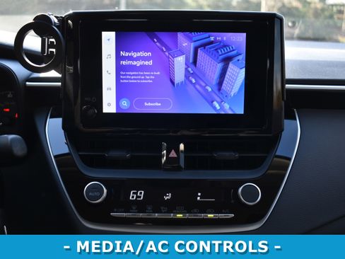 Used 2025 Toyota Corolla LE image 17