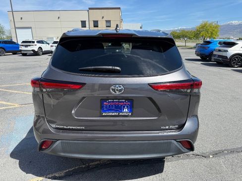 Used 2021 Toyota Highlander XLE AWD/4WD image 8