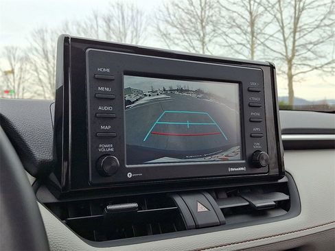 Used 2022 Toyota RAV4 XLE w/ Convenience Package image 3