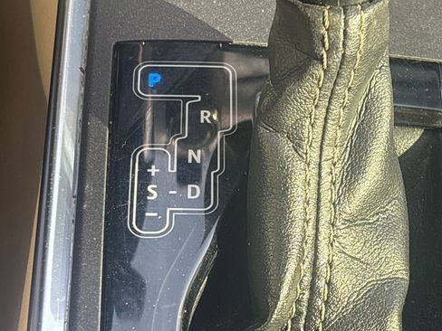 Used 2016 Toyota Camry LE image 14